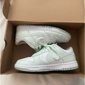 Nike dunk lows Color white mint